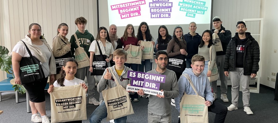 „Es beginnt mit dir.“ – Jugendrat beteiligt sich zum Tag des Grundgesetzes an Kampagne